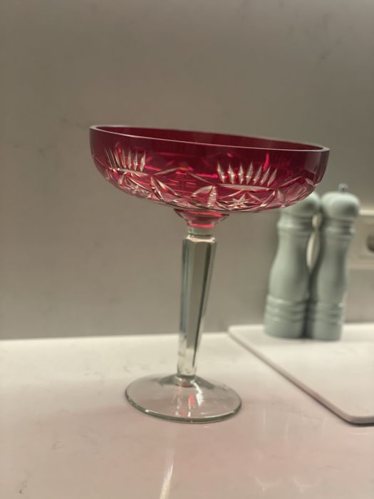 Кришталева ваза на ніжкі