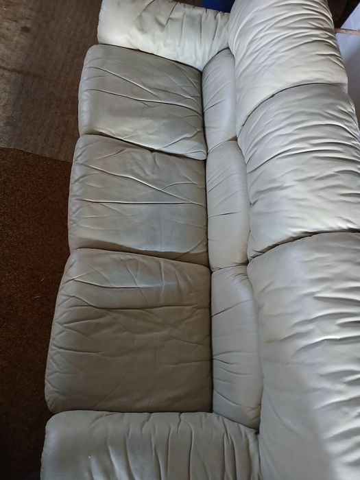 Sofas em pele cinzenta