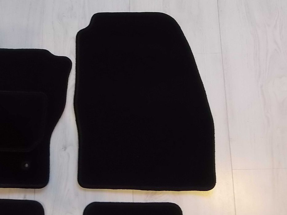 Dywaniki Welurowe FORD GRAND C-MAX Rok 10- Dopasowane STOPERY