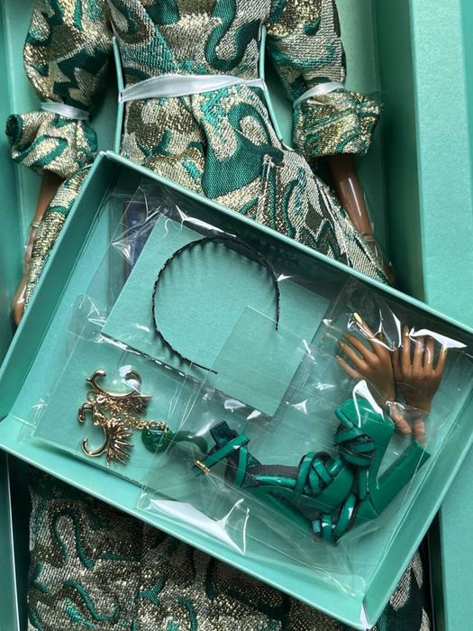 Integrity toys x Sachika Chic Opulence Nyasha Lauder Doll NRFB Meteor