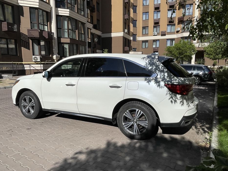Автомобіль Acura MDX Акура