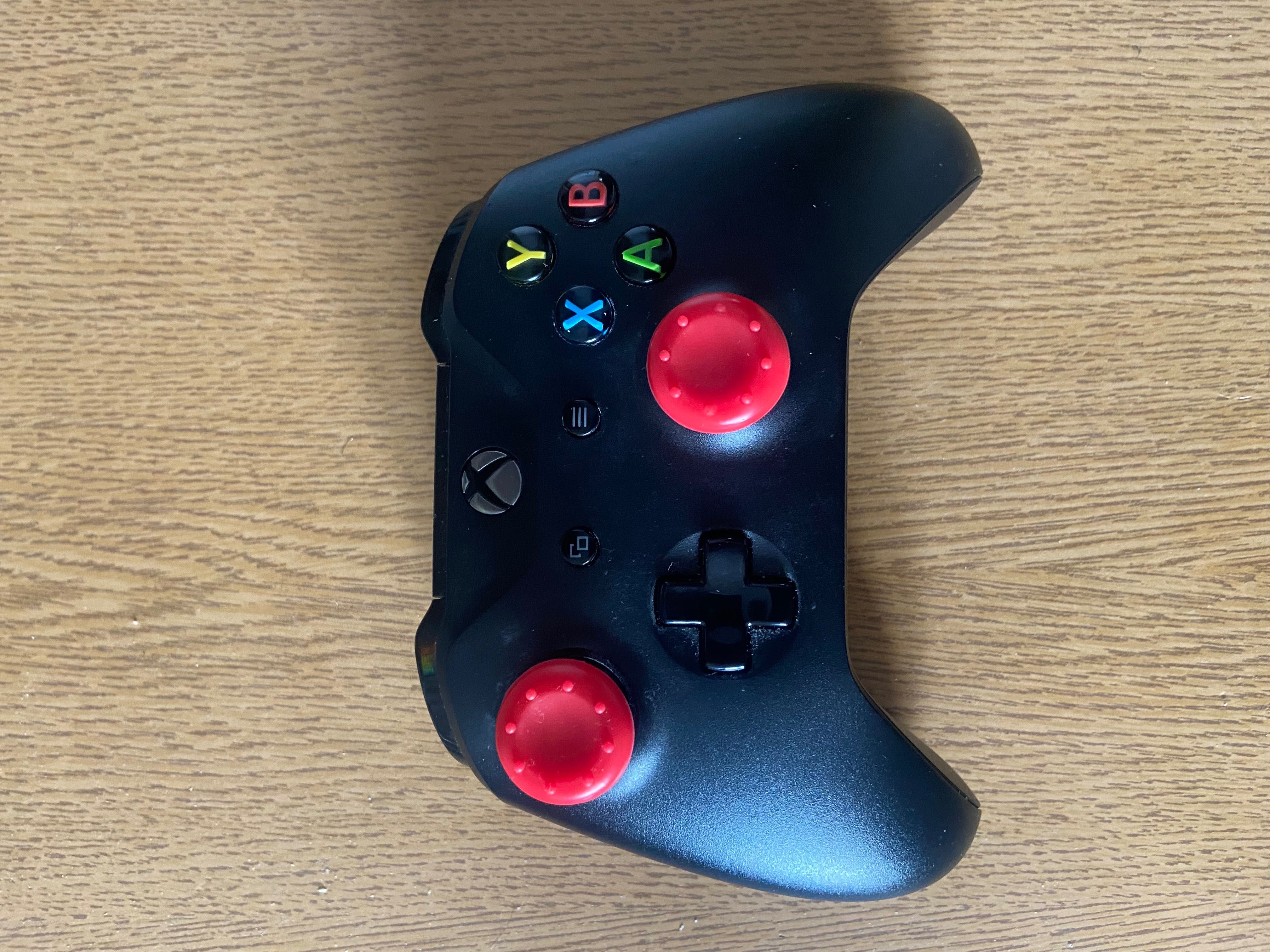 Xbox one X 1TB mało używany