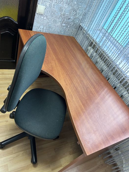 Якісний компютерний  стіл