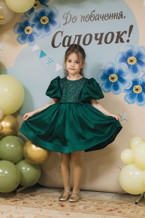 Сукня на свято або випускний