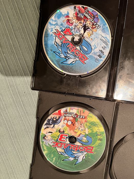 DVD Bayblade e animais