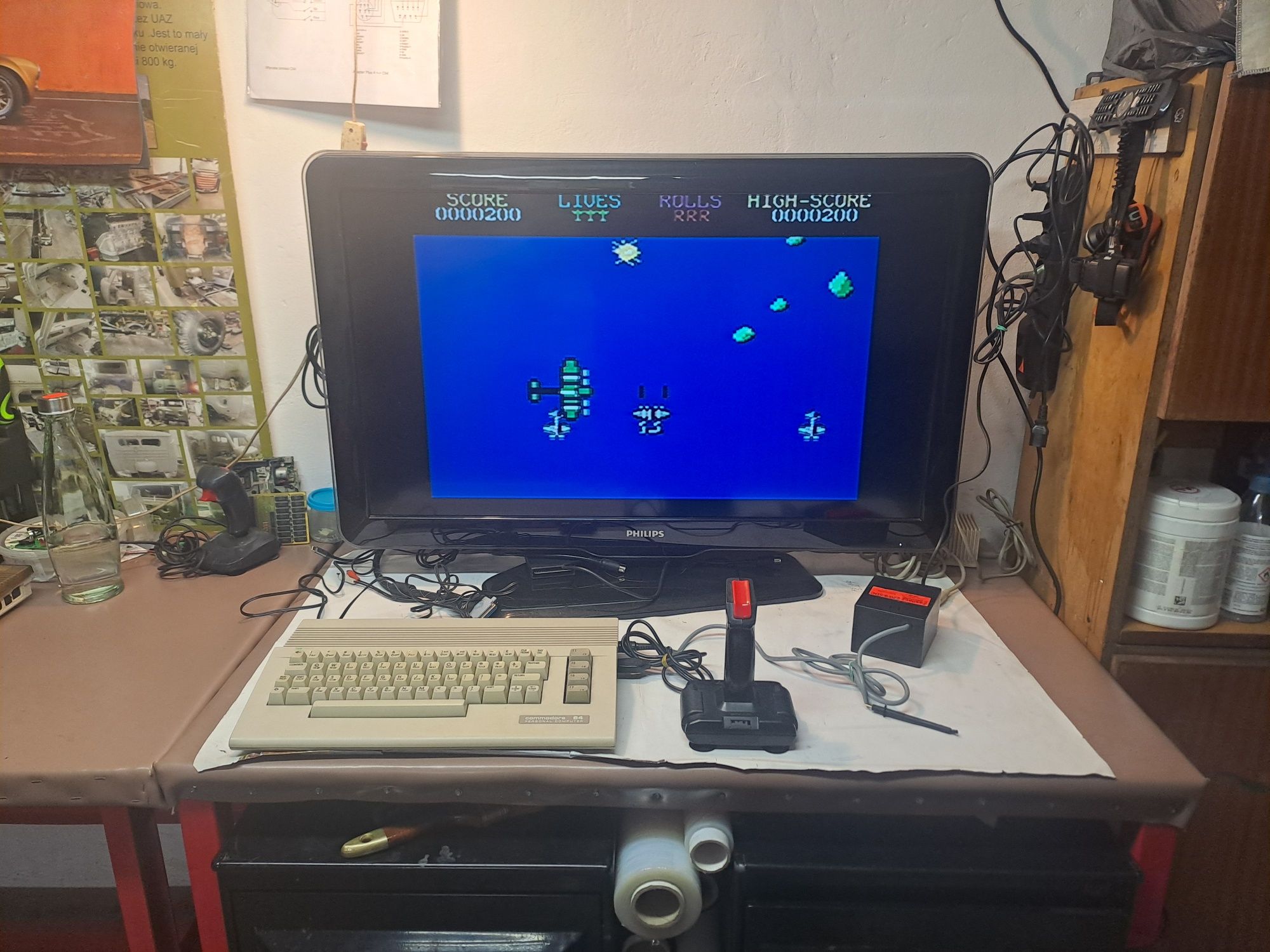 Commodore C64 zestaw zasilacz kabel joystick magnetofon