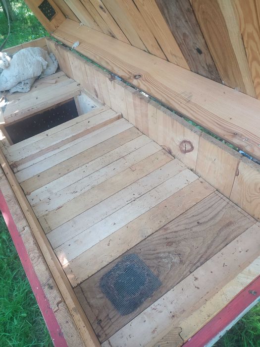 вулик український лежак дадан з бджолами і сам вулик, рамки