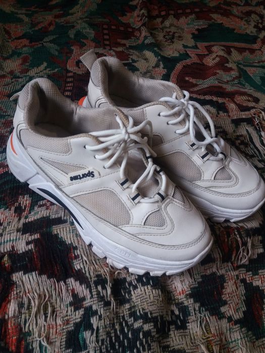 продам кроссовки женские размер 40