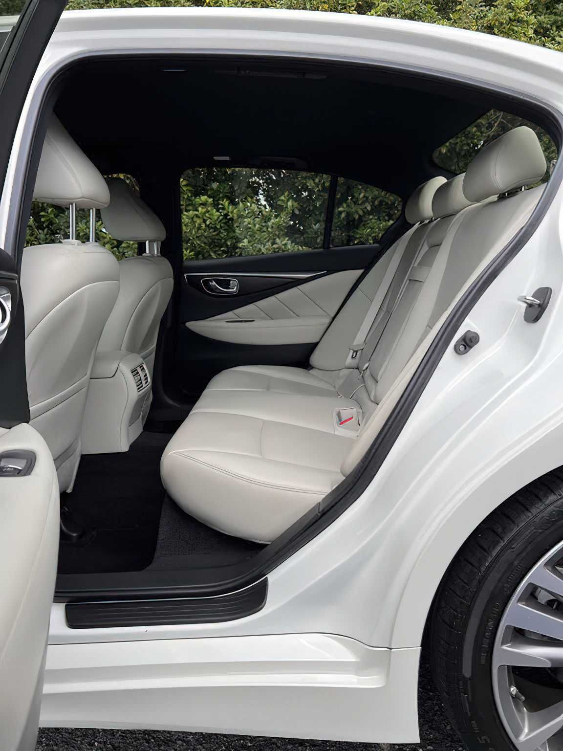 Infiniti Q50  2021