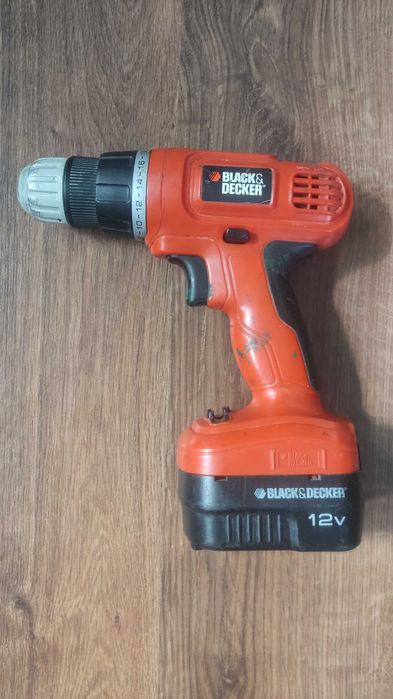 Акумуляторні шуруповерти Black & Decker EPC12 та Світязь ШН 1812