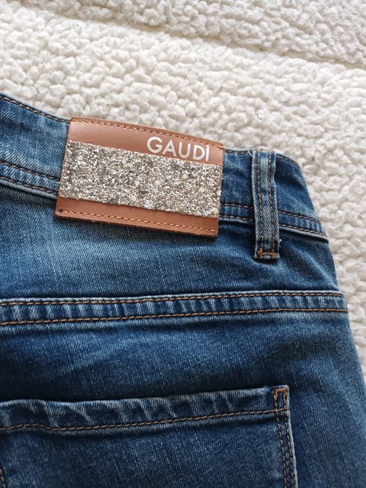 Calças de ganga marca Gaudi
