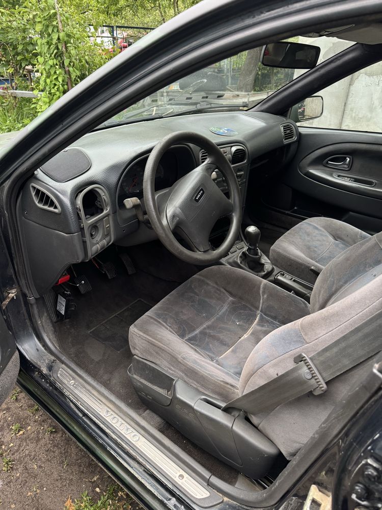 Volvo v40 2.0 газ/бен можливий обмін Автовикуп