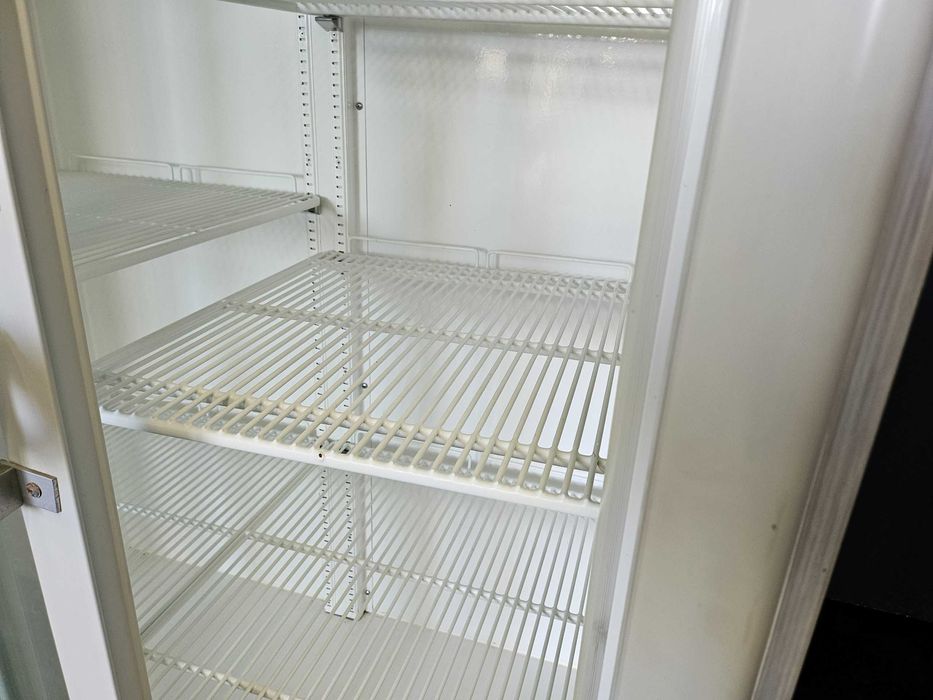 Mural refrigerado para frutas e sobremesas