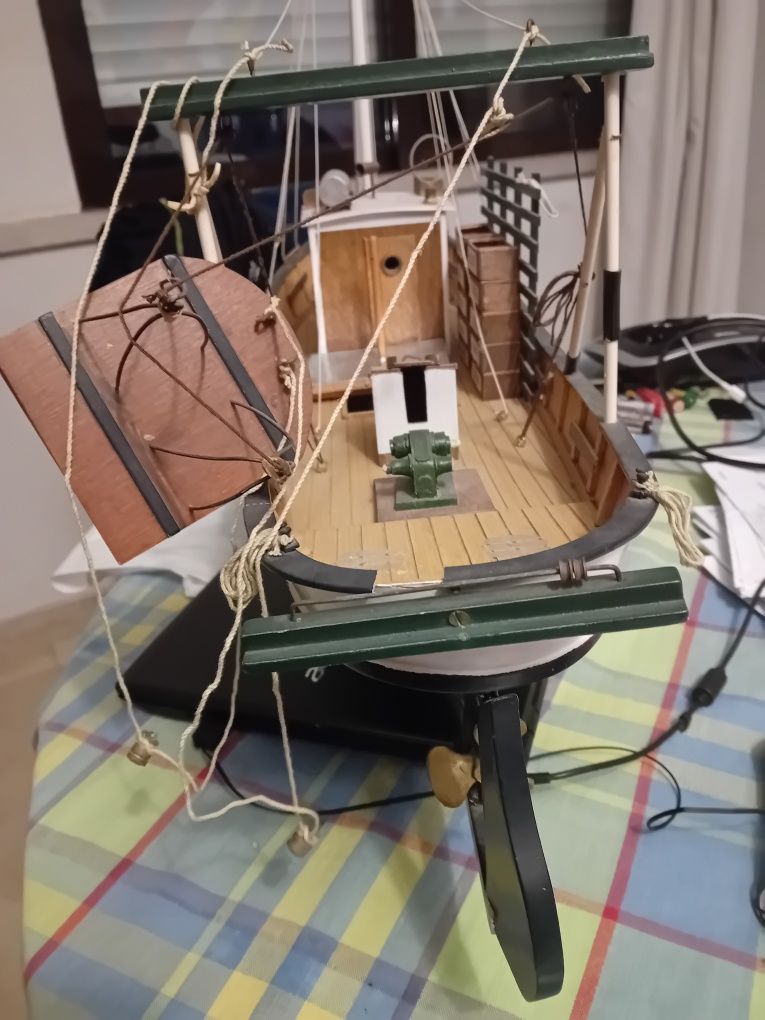 Barco Traineira pesca tradicional Setúbal aparelhos artes 80cmpx20larg