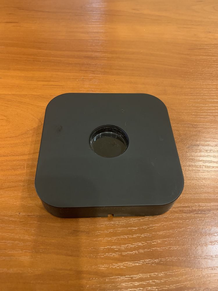 Для зарядки годинника Apple Watch