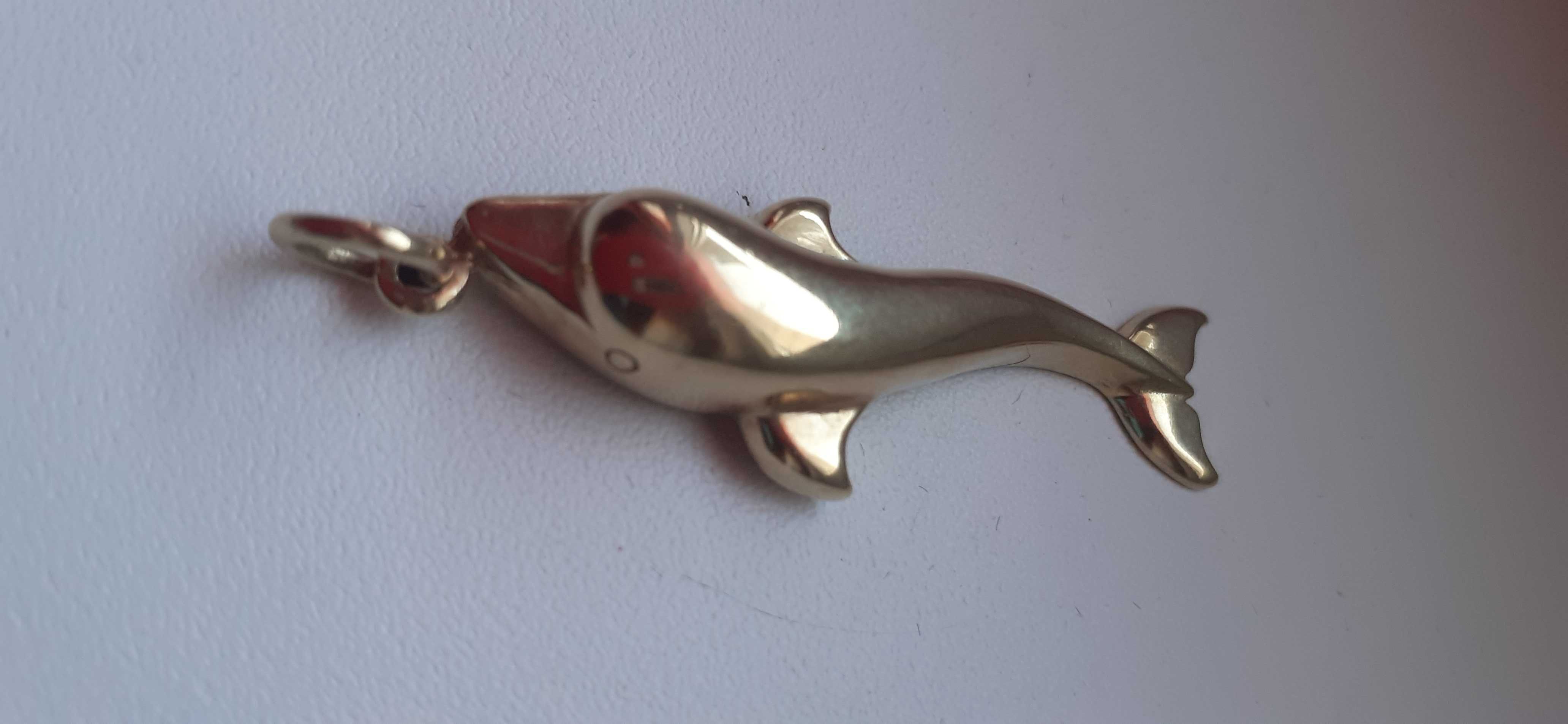 Złoto 585 sygnowane wisior-zawieszka delfin waga 5,7 gram.
