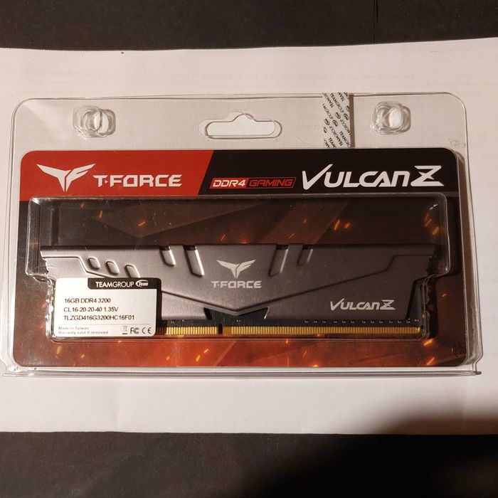 MEMÓRIA RAM Team Group T-FORCE Vulcan Z DDR4 16GB 3200MHz CAS16  Cinza