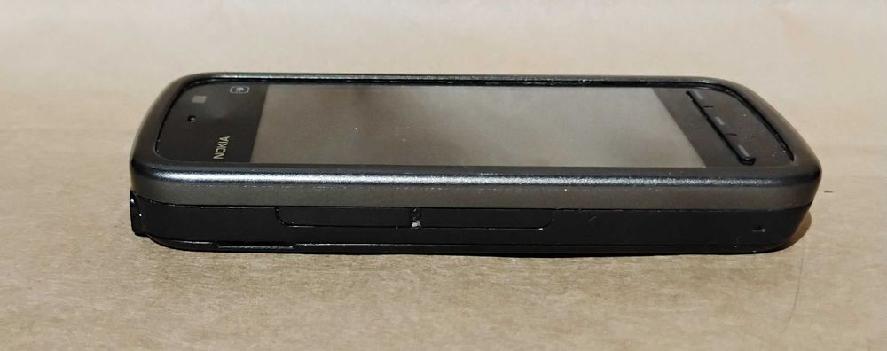 NOKIA 5230 RM-588 + ładowarka bez simlock dobry stan