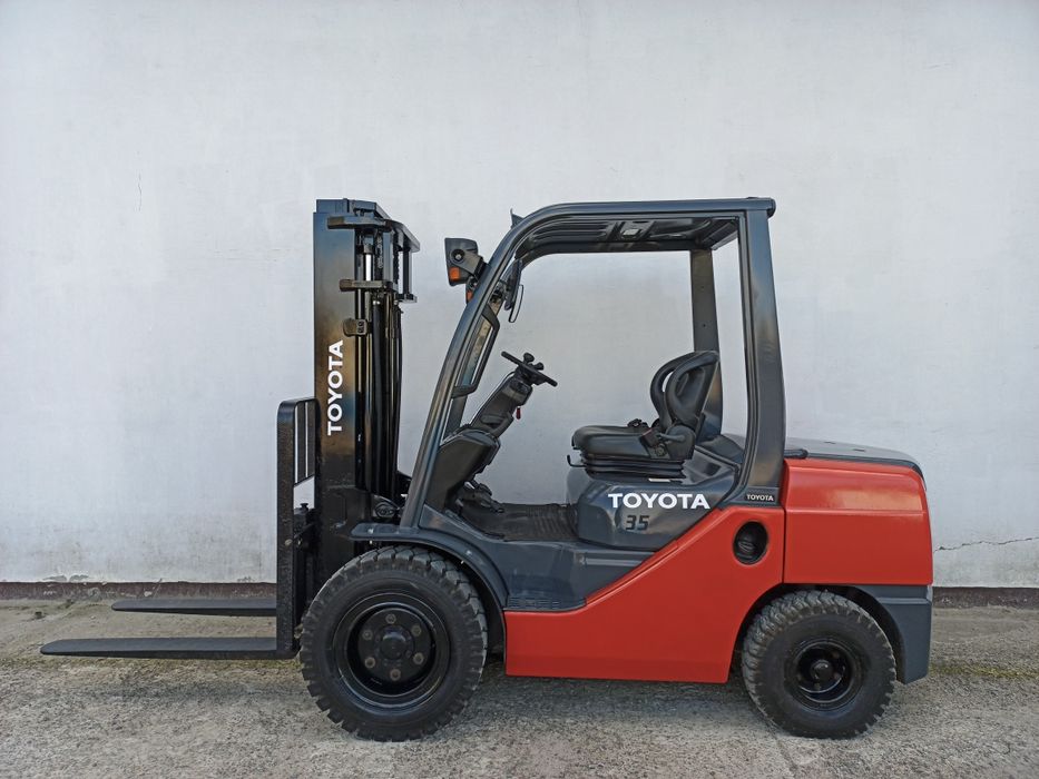 Вилочный погрузчик TOYOTA