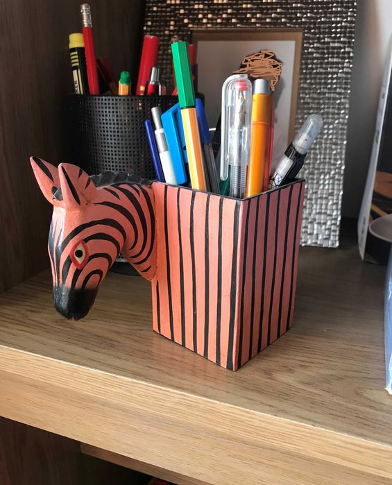 Przybornik organizer na biurko na długopisy