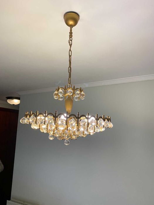 Candeeiro-lustre de tecto.