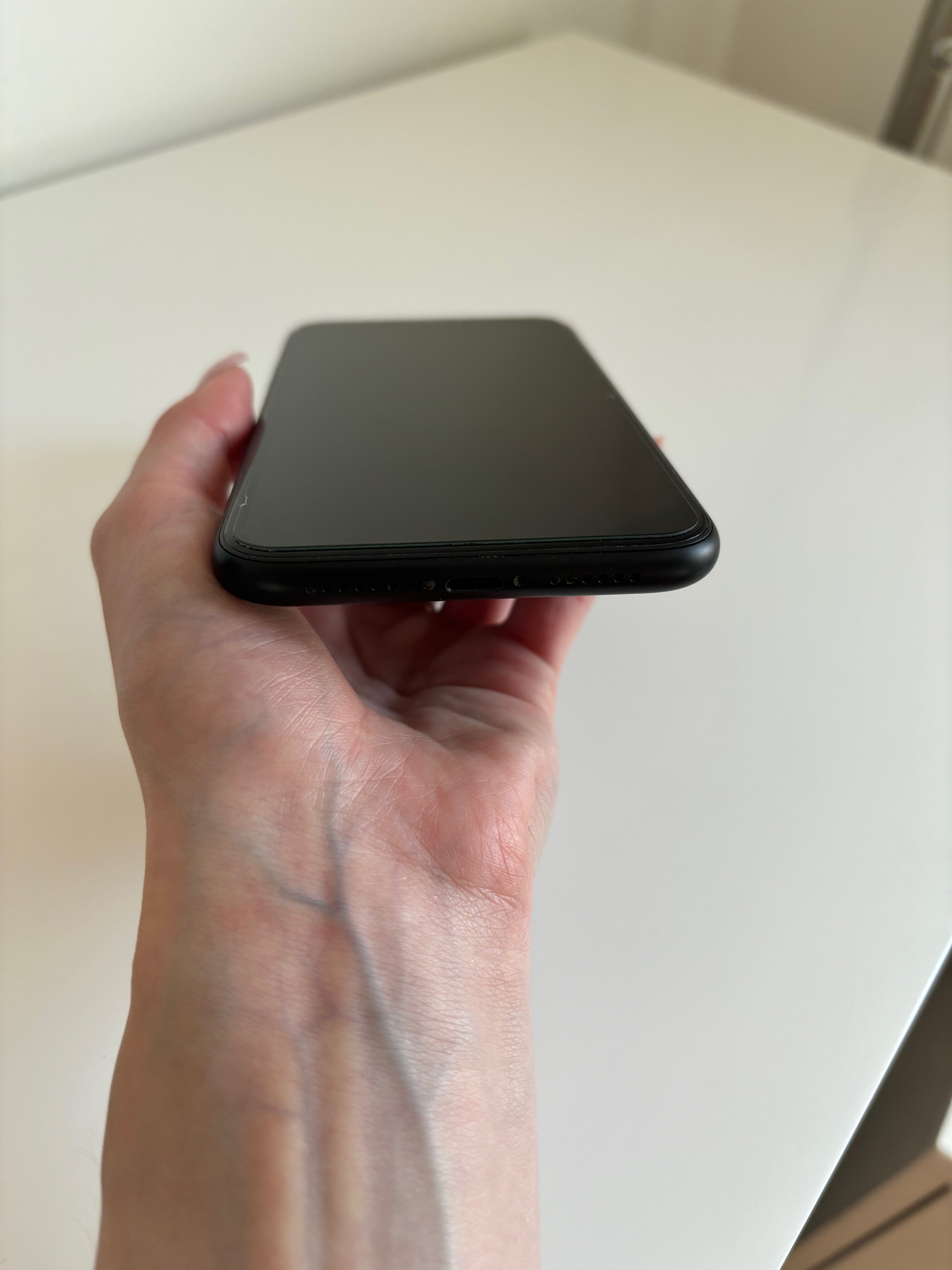 iPhone XR czarny 64 GB