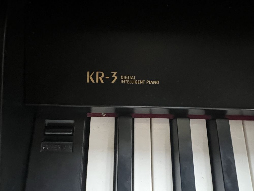 Piano roland KR-3