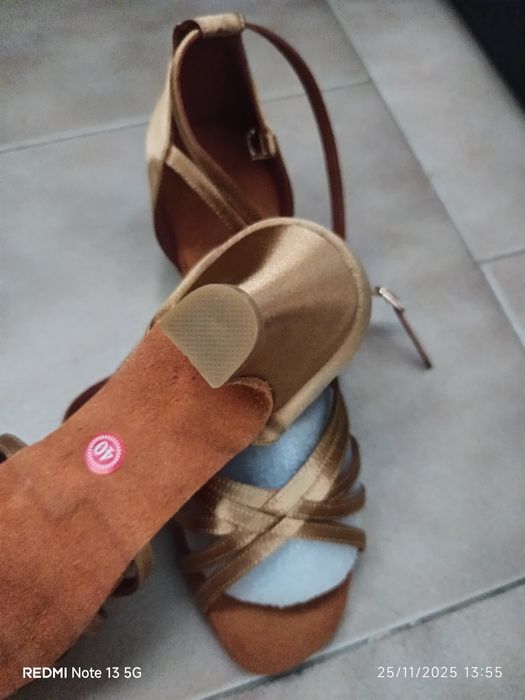 Sapatos de baile. Música latina. Salão