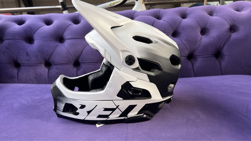 Nowy kask Bell super DH rozmiar M