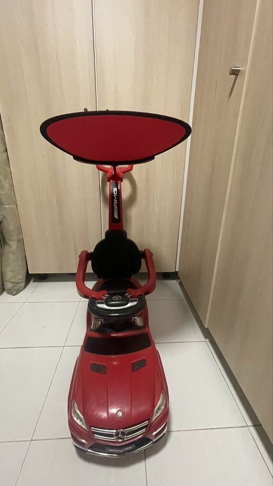 Carrinho Vermelho de empurrar mercedes Amg