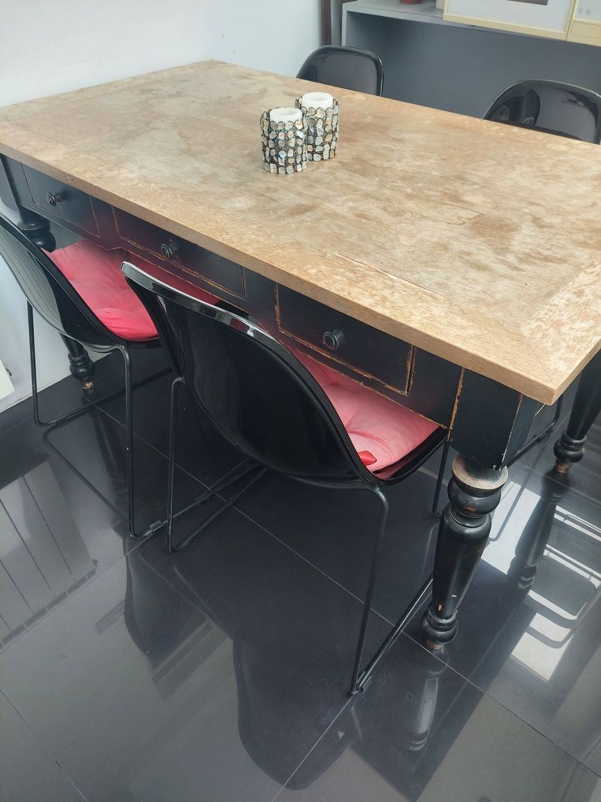 Mesa de jantar de madeira para 6 pessoas