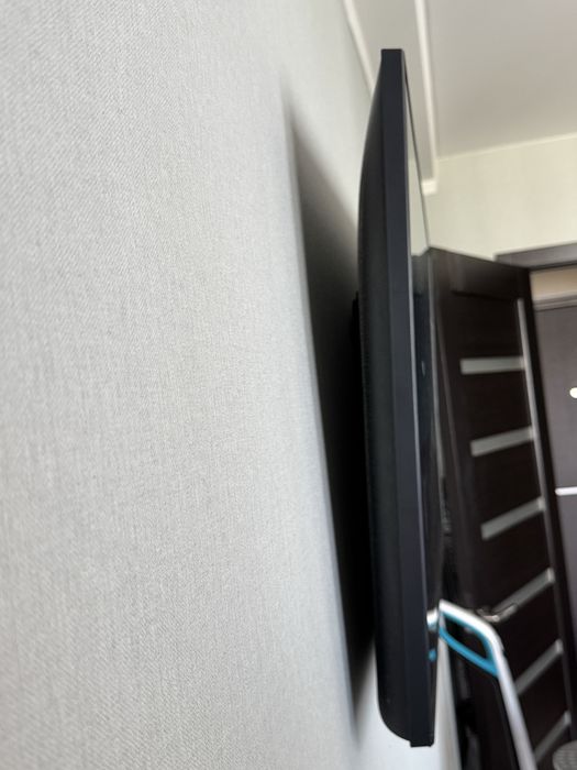 Телевізор Samsung UE43AU7100UXUA діагональ 43 з кріпленням на стіну