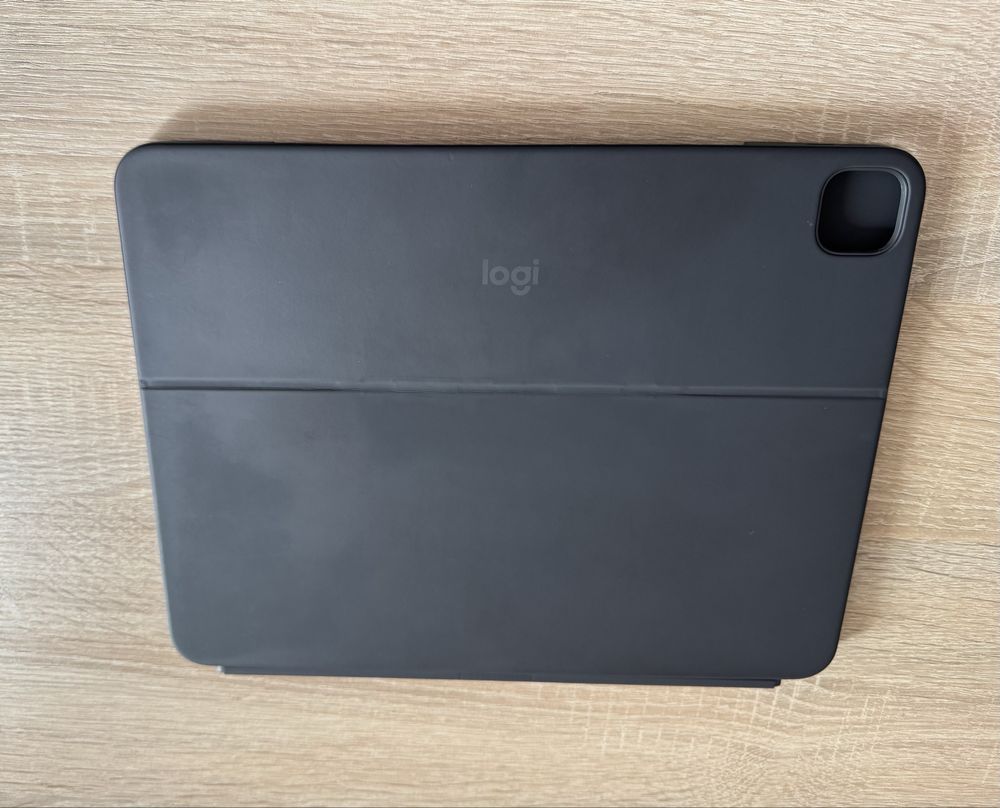 Etui i klawiatura Logitech Combo Touch iPad 13 Pro (M4)