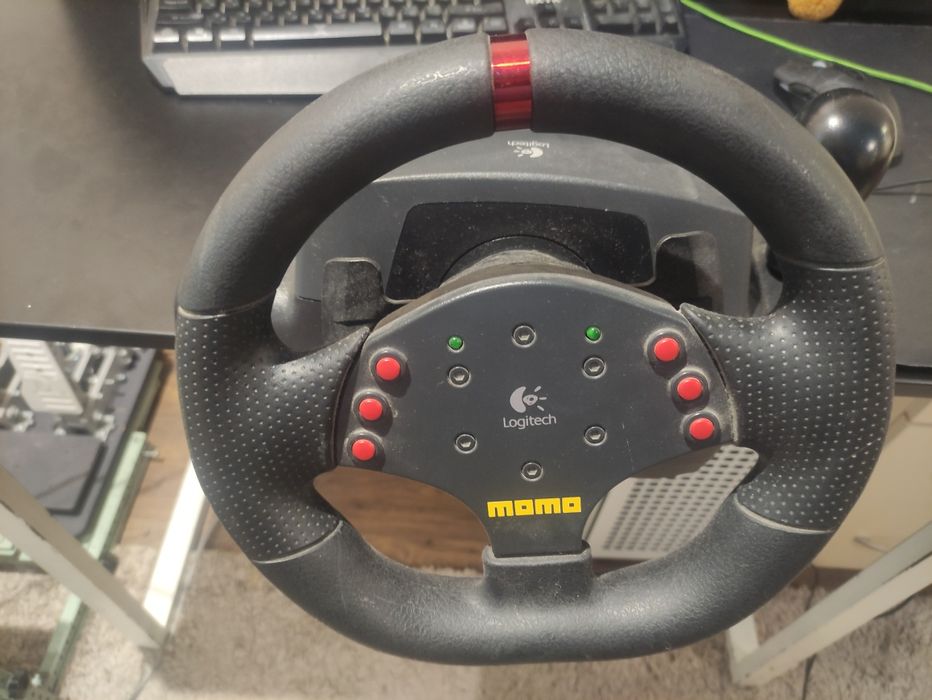 Руль Logitech momo