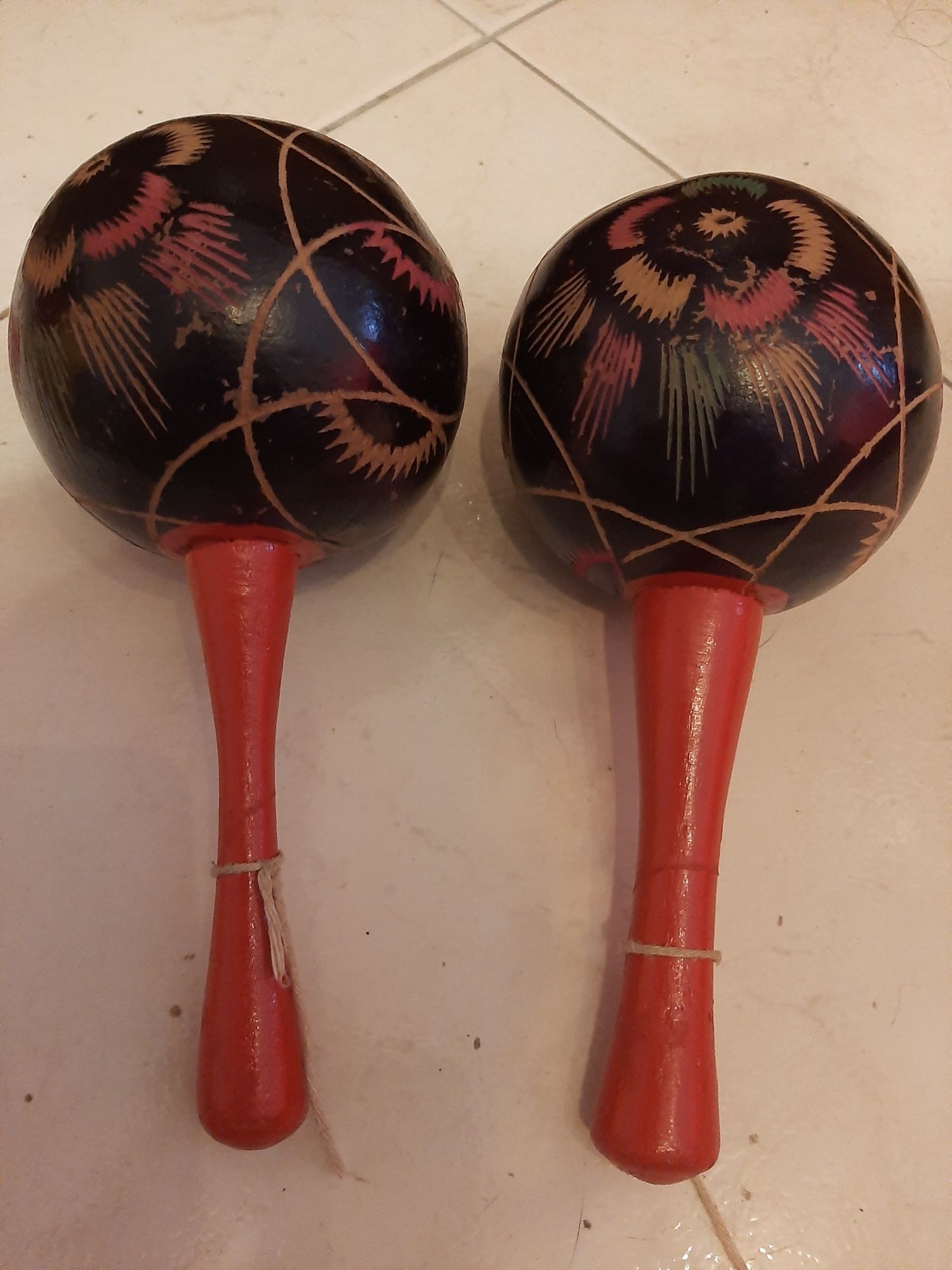 maracas adufe flauta pan instrumentos tradicionais musicais madeira