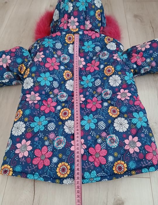 Зимова куртка на дівчинку