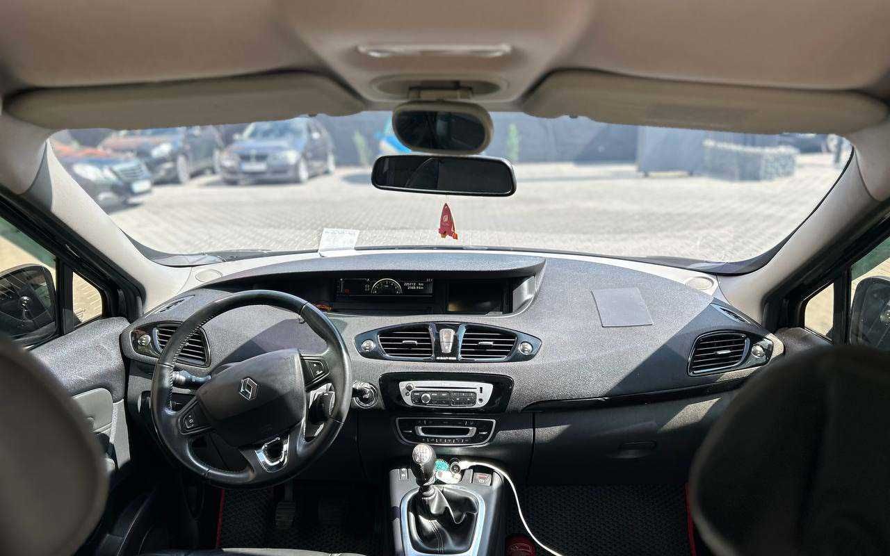 Renault Megane Scenic 2013
