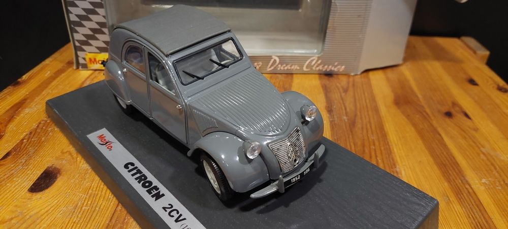 Model 1:18 Citroen 2CV Maisto