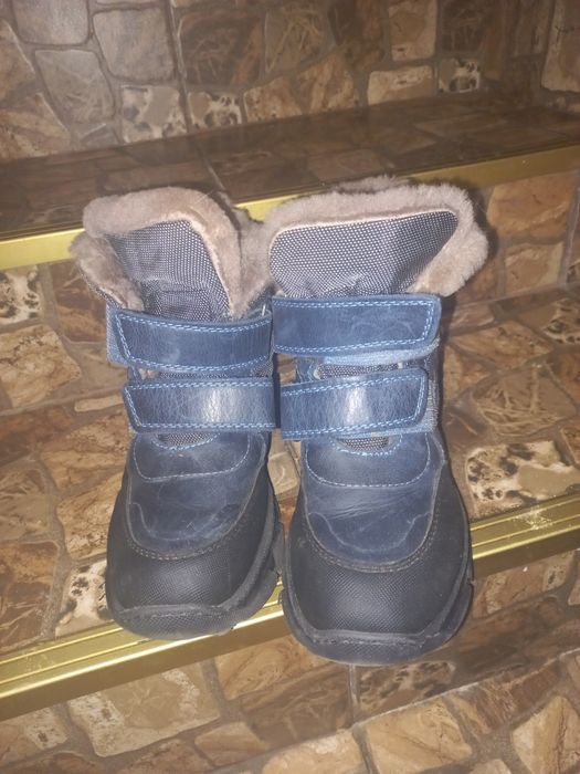 Дитяче взуття а гарному стані