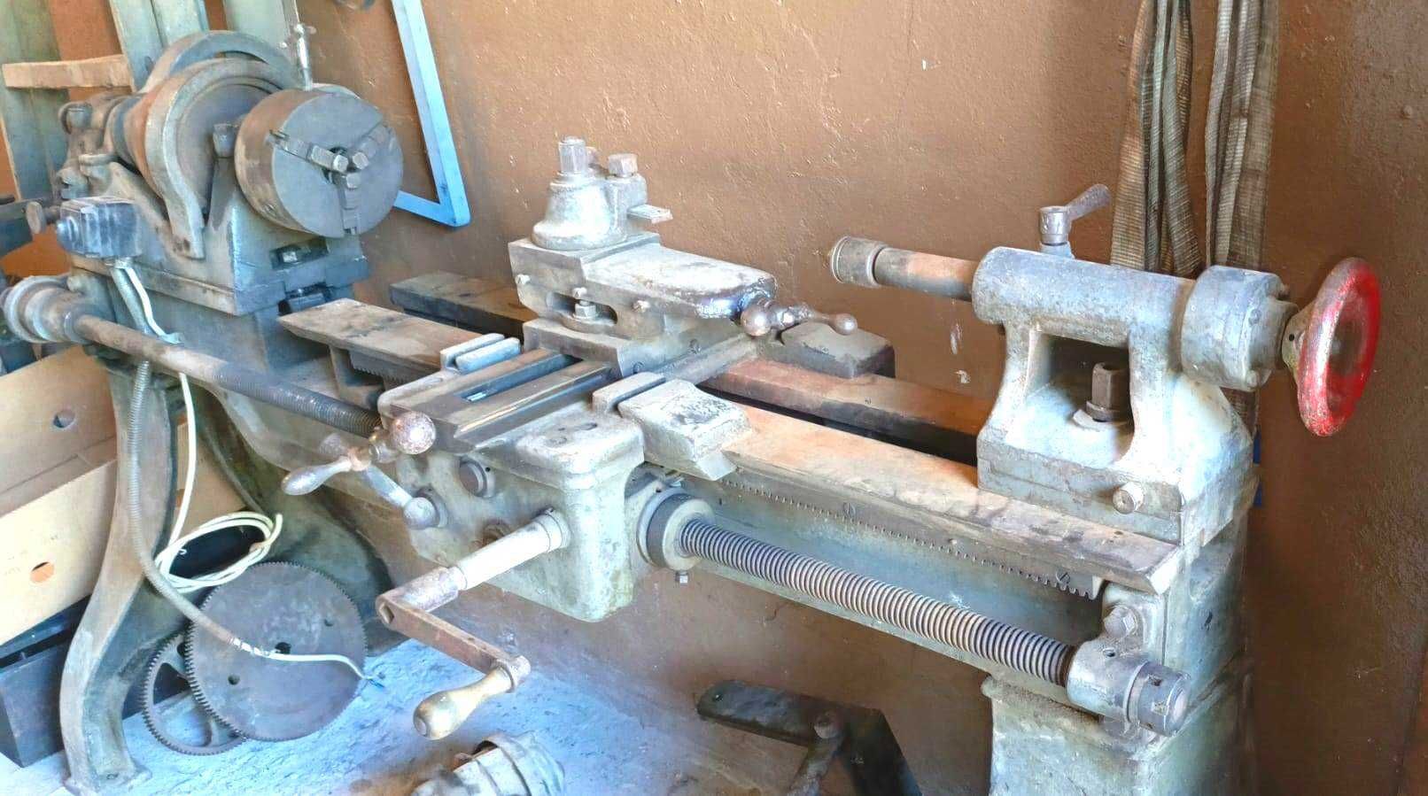 Tokarka używana duża 900 mm stabilna solidna stary dobry materiał