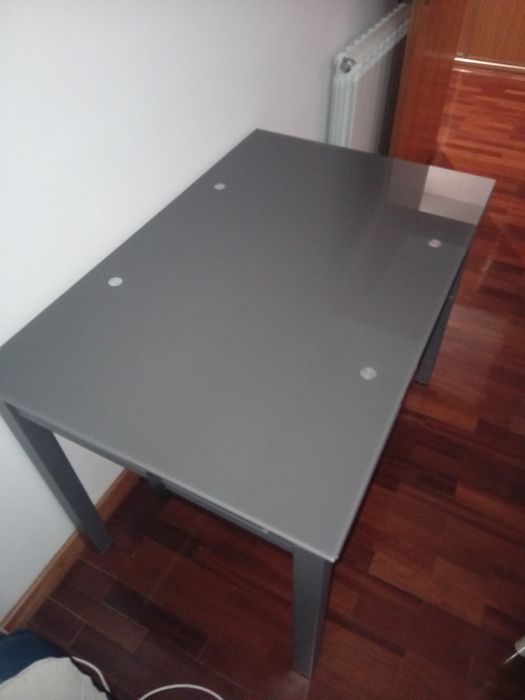Mesa de jantar em vidro