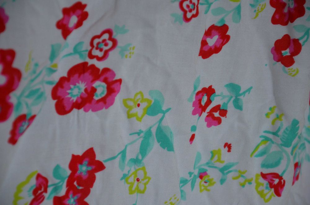 Romantyczna bluzka w kwiaty Hollister r. 38