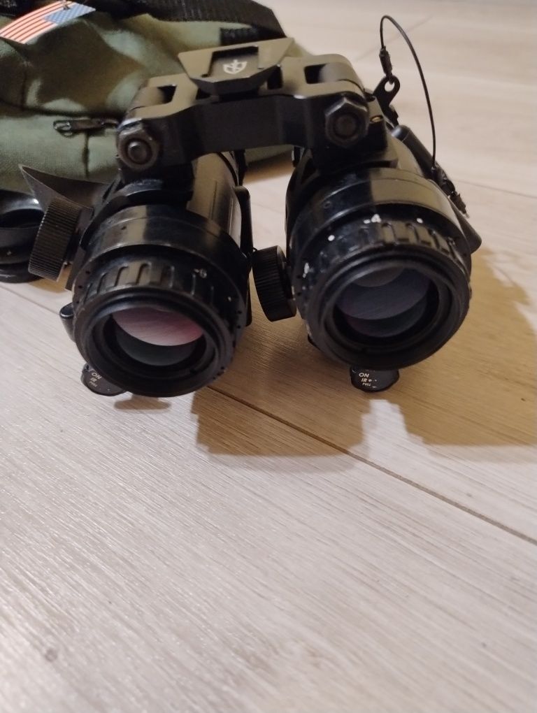 Бінокуляр pvs-14 білий спарка
