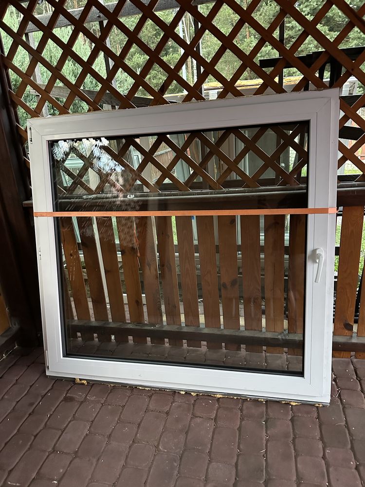 Okno pcv trzyszybowe 152x142