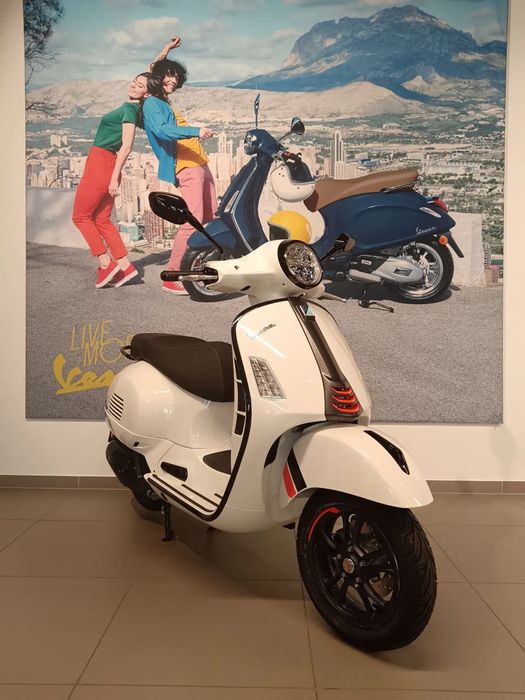 Vespa GTS Super Sport 125 Nowy SUPER CENA !1 ROK 2024
