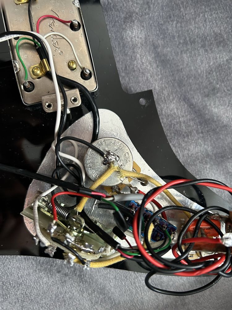 Przetworniki gitarowe fender Stratocaster razem z osprzętem