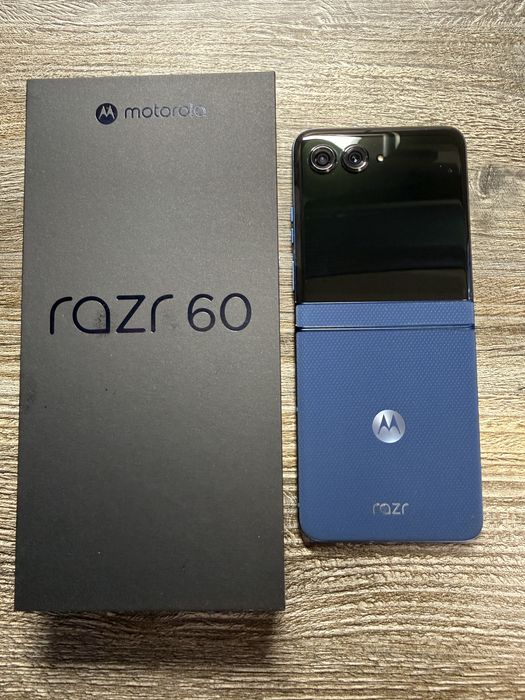 Motorola razr 60 8/256гб