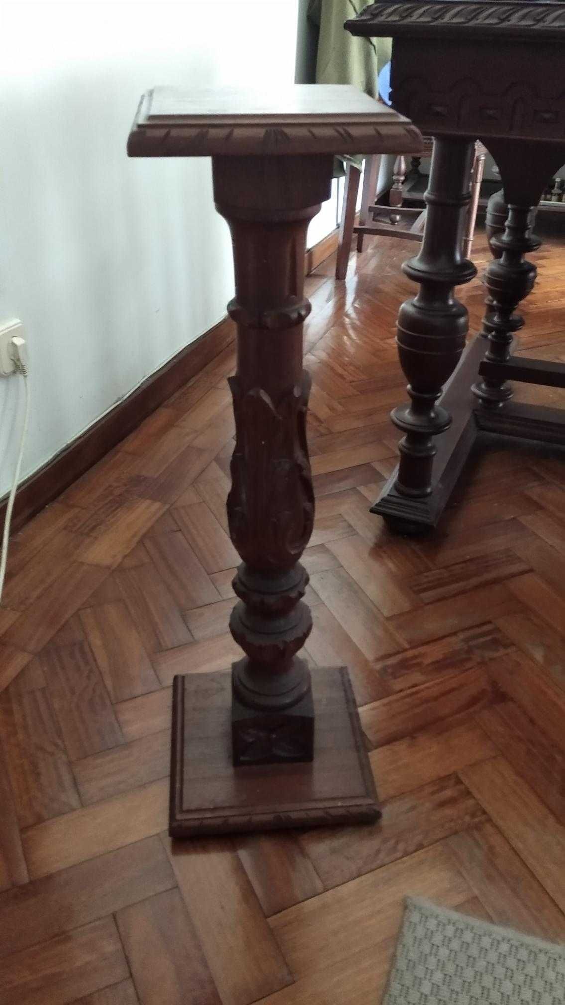 Coluna para vaso em madeira maciça