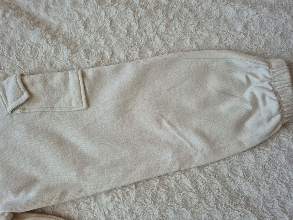 Beżowe dresowe spodnie