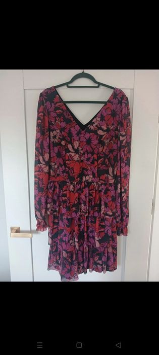 Jesienna sukienka w kwiaty Mohito 42